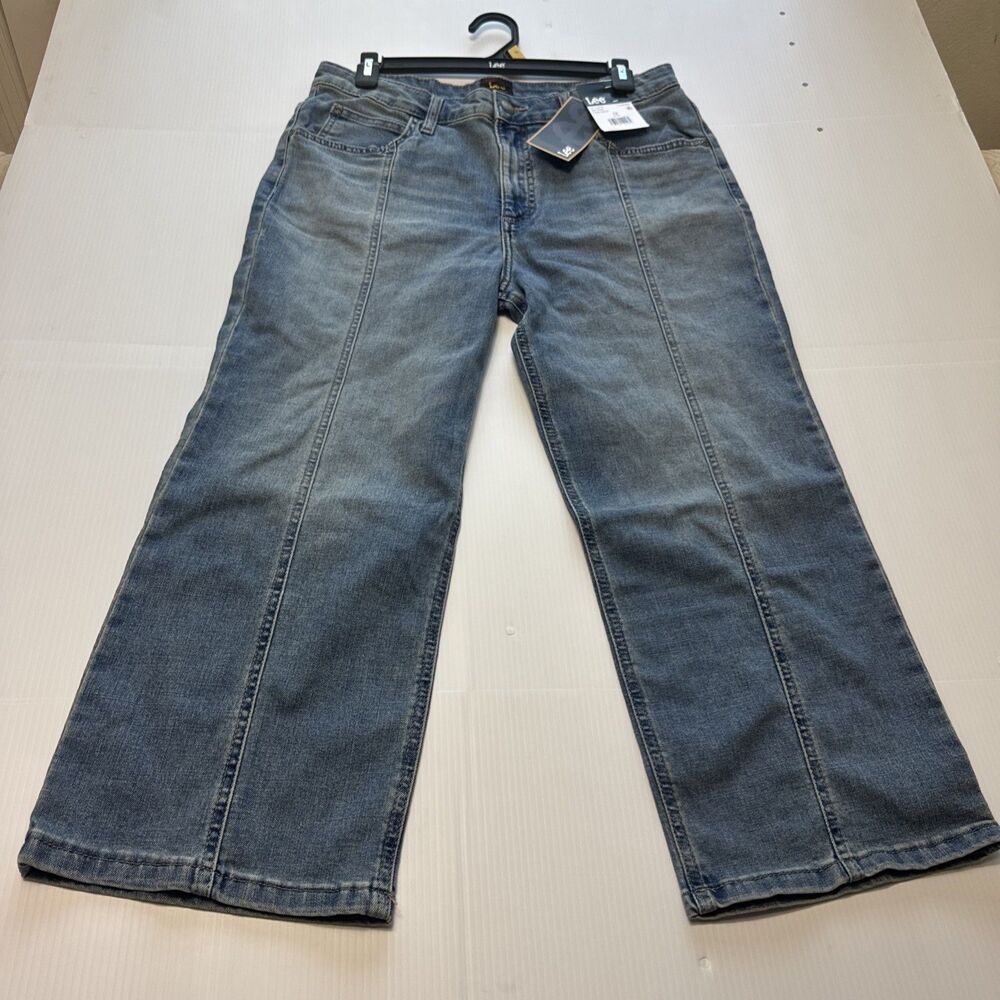 Lee Women’s Capri Jeans Mid Rise Stretch Blue Denim NWT Size 12